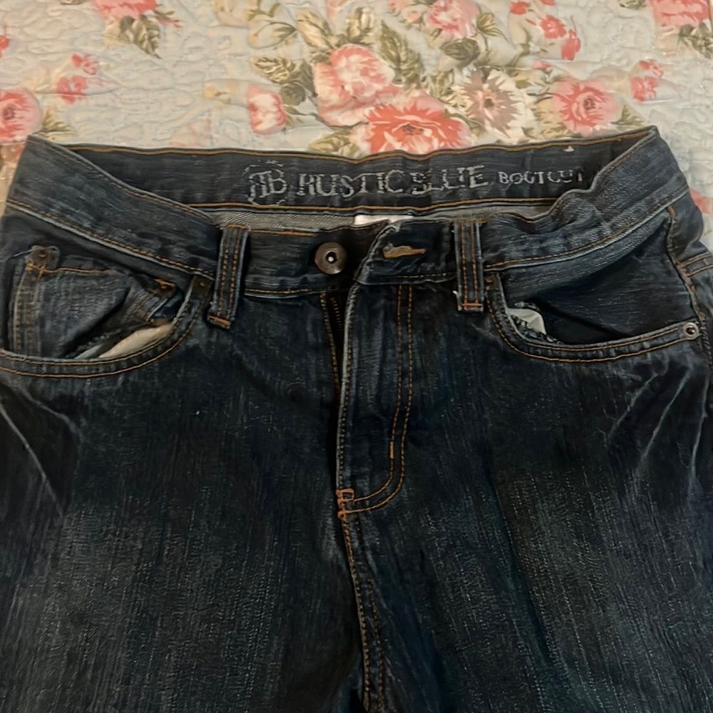 Rustic blue boot, cut jeans